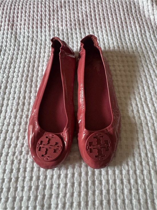 Tory Burch Shoes - Tory Burch Red Patent Leather Logo Ballet Flats